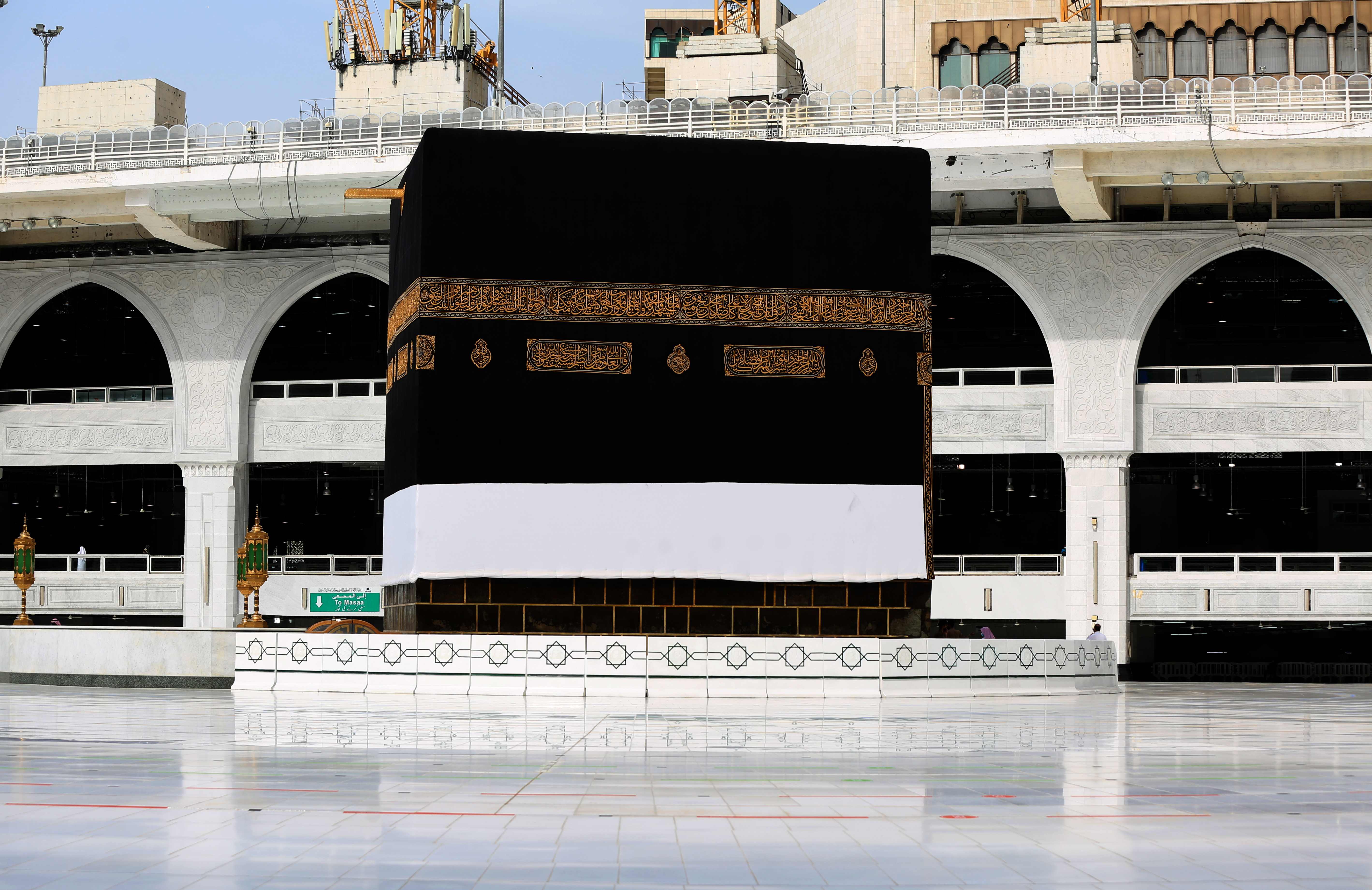 بەوێنە: چۆڵیی کەعبە لە یەکەم رۆژی حەجدا ناخهەژێنە بۆ موسڵمانان 